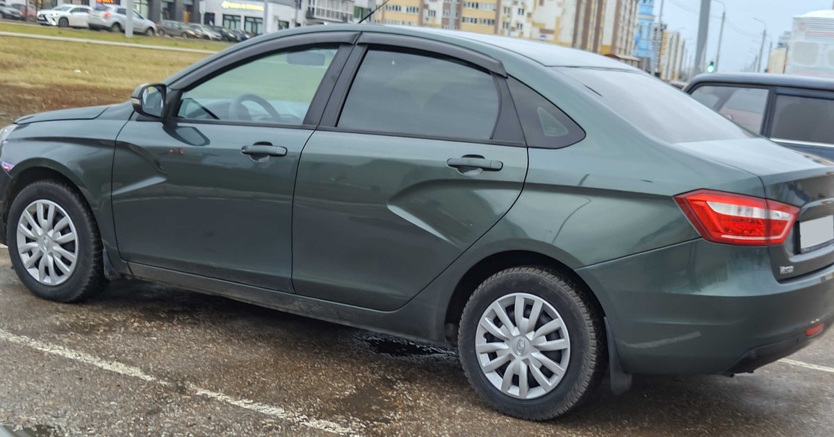 Lada Vesta седан, вид сбоку в полный рост кузова